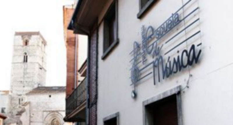 La sede de la Escuela Municipal en la Calle Chorretones. / El Adelantado