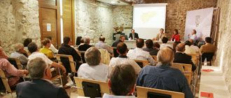 El Palacio de Pedro I acoge el desarrollo de estas reuniones sectoriales / Gabriel Gómez