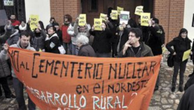 Imagen de una de las concentraciones que tuvieron lugar en Campo contra el cementerio nuclear. / Kamarero