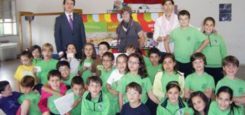 Un grupo de escolares que ha participado en el taller didáctico sobre consumo responsable./El Adelantado