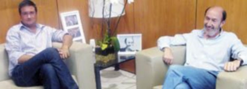 Óscar López (i) y Alfredo Pérez Rubalcaba