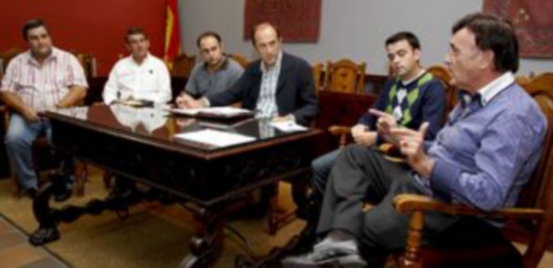 Representantes del Ayuntamiento y los colectivos durante el desarrollo del Foro / Gabriel Gómez.