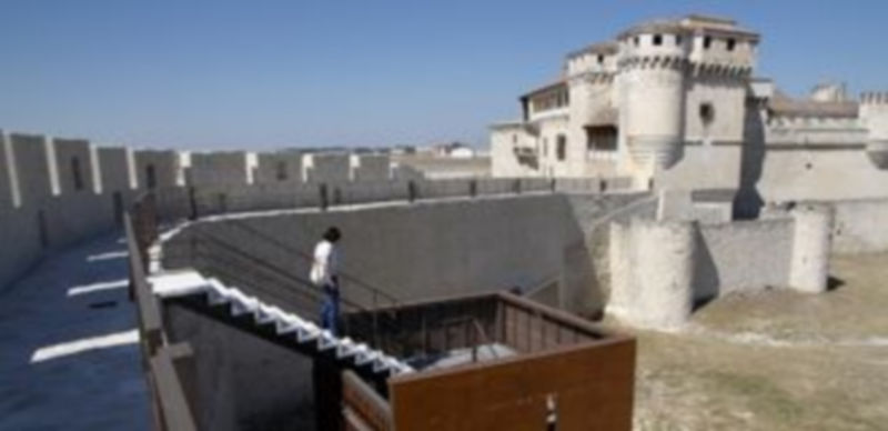 Los vecinos y visitantes podrán pasear por el adarve desde el 28 de octubre. / Gabriel Gómez.