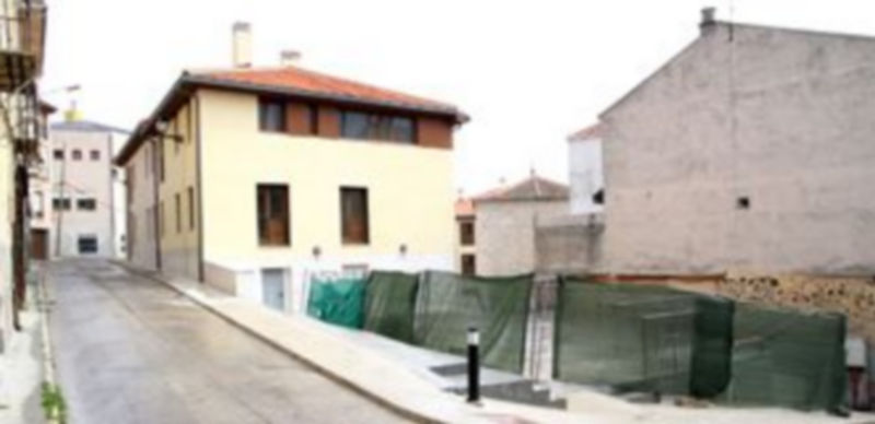 Acceso peatonal a Niñas Huérfanas desde la calle Morería afectado por el cambio de uso. / Gabriel Gómez