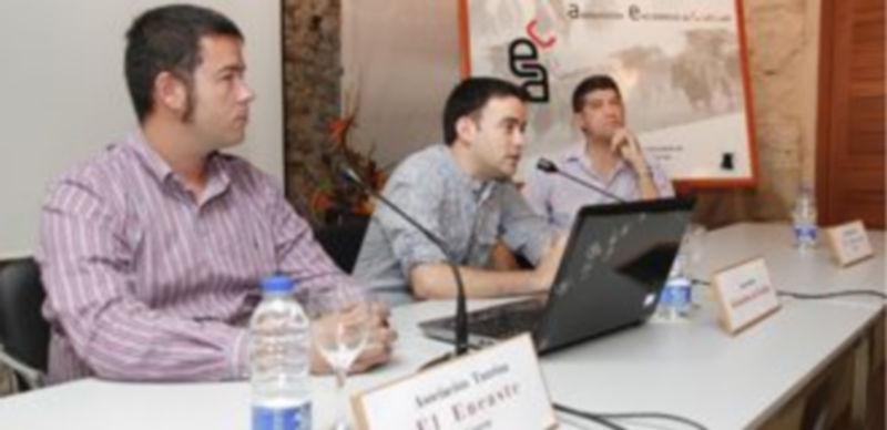 La presentación de las reses de los encierros logró completar el aforo del Palacio de Pedro I. / Gabriel Gómez