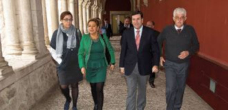 La senadora palentina Ángeles Armisén (i)