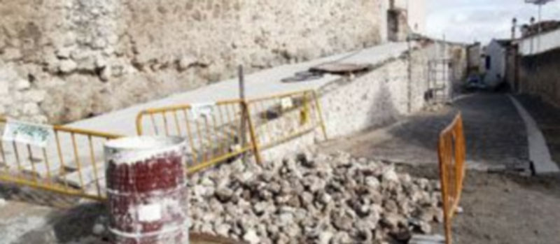 Estado actual de las obras de eliminación de barreras arquitectónicas en San Esteban. / G.G.