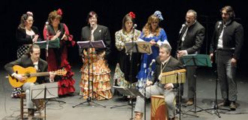 Un momento de la actuación del coro rociero Ntra. Sra. del Rocío de Segovia ayer en el Juan Bravo. / Alberto Benavente