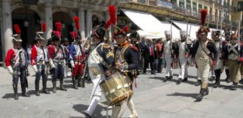 Una de las recreaciones históricas que se sucedieron en Segovia en 2008 con motivo del bicentenario del inicio de la Guerra de la Independencia. / Fernando Peñalosa