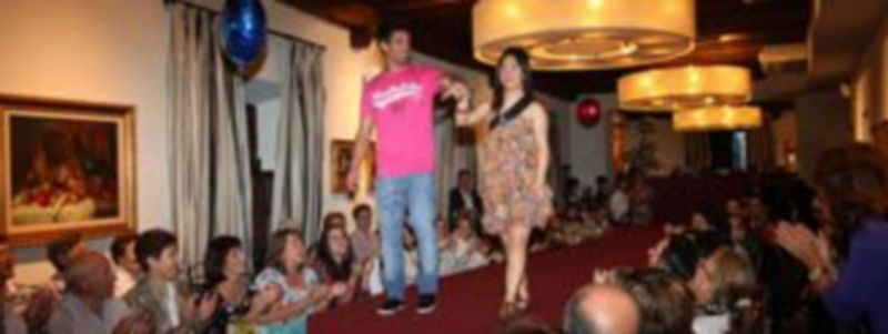 Dos de los modelos en un momento del desfile. / Diego de Miguel