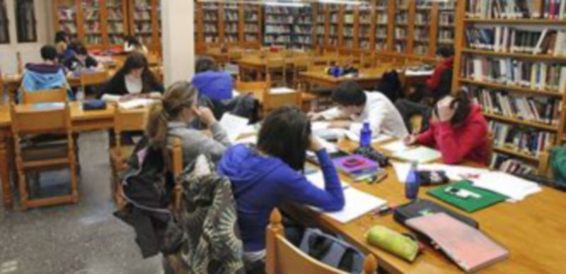 La biblioteca municipal es una de las posibles sedes del programa de conciliación familiar ‘Multiactividades’. / Gabriel Gómez