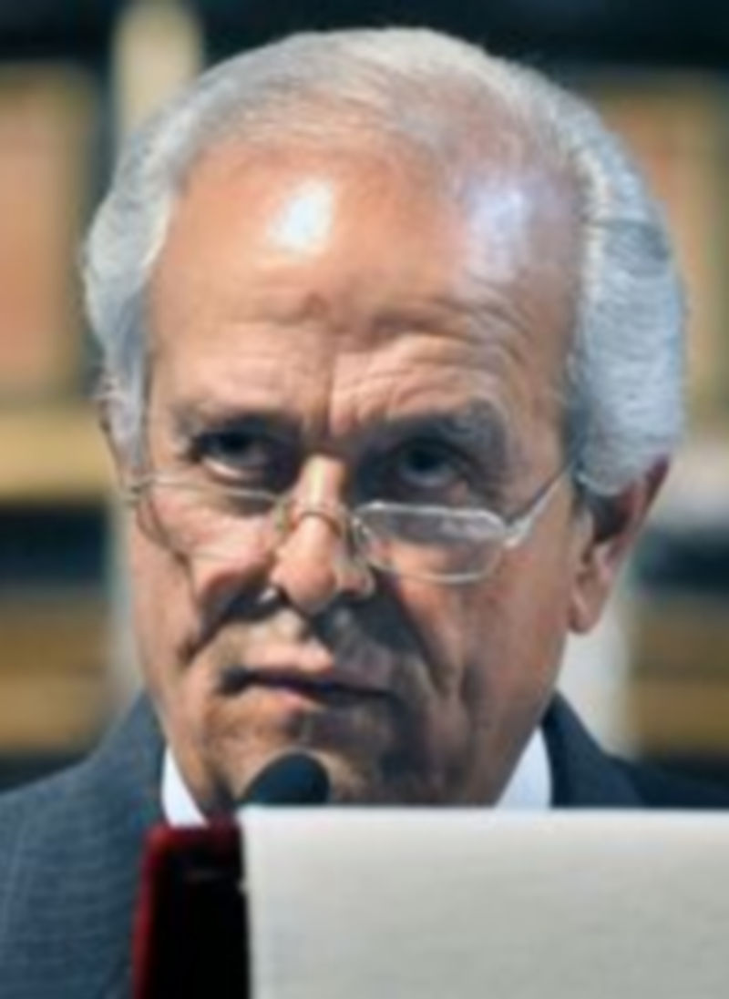 Numerosos ciudadanos participan en el Villancico de San Frutos. / KAMARERO