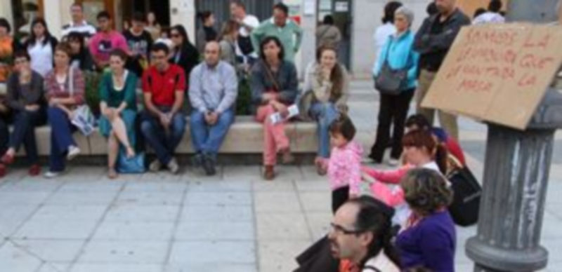 Uno de los encuentros del movimiento 15 M en la villa. / Gabriel Gómez