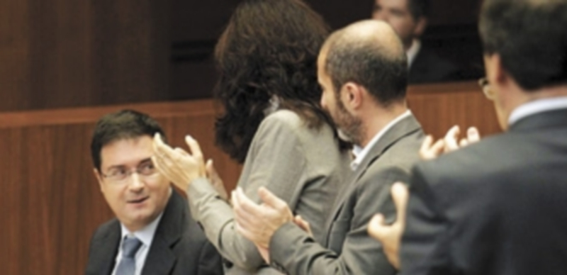 Felicitaciones de los procuradores del PP a la consejera Pilar del Olmo. / Ical