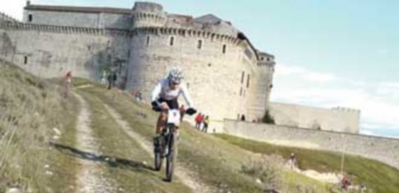 Sara Martín compitiendo en el Duatlón Cross de Cuéllar celebrado a principios de este año. / C. Pascual