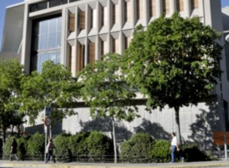 Fachada del nuevo complejo universitario en la plaza Alto de los Leones./A. B.