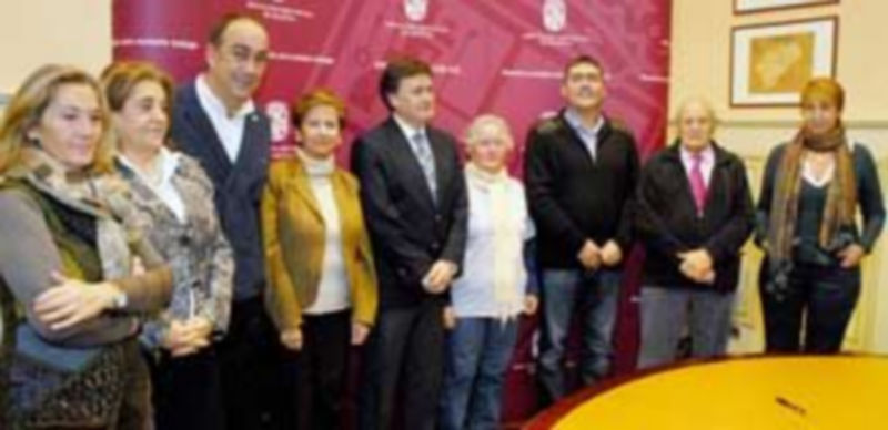 Representantes de las asociaciones y de la Diputación