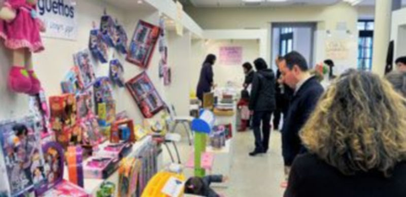 Otro rastrillo solidario a favor de ELA organizado en Segovia.  / Kamarero