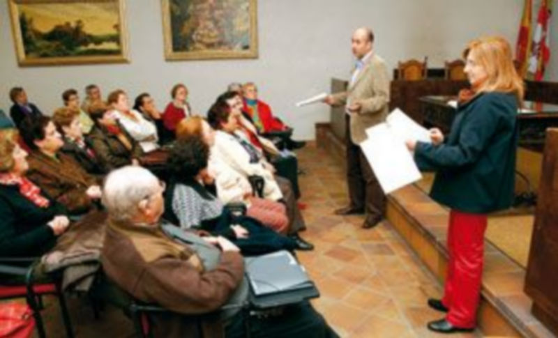 Luis Ángel San Cleto y Caridad García durante la presentación del nuevo curso a los alumnos. / GABRIEL GÓMEZ
