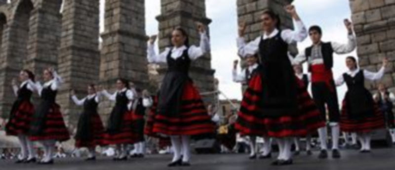 Algunos de los bailarines que participaron ayer en el Festival Joven Mariano San Romualdo “Silverio” / D. de Miguel