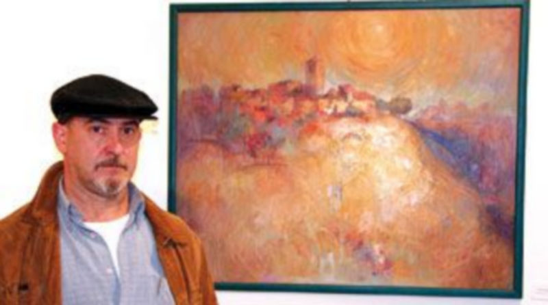 Domingo Otones junto a uno de los pocos paisajes que pueden verse en su exposición. /GABRIEL GÓMEZ