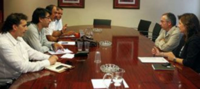 La viceconsejera de Economía se reunió con representantes sindicales. / ICAL