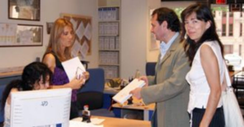 Pedro Arahuetes y Nuria Preciado presentan el dossier en el Ministerio de Cultura./ EL ADELANTADO