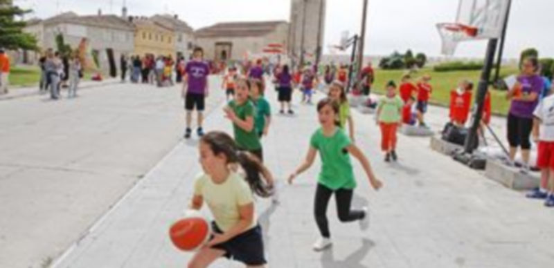 Cada año las Escuelas Deportivas inician a los alumnos en la práctica de diferentes deportes. /Gabriel Gómez