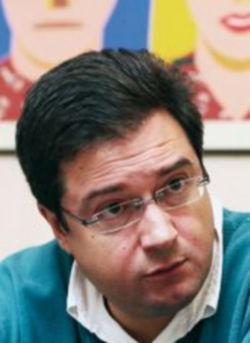 «El PSOE no debe firmar un modelo que cierre urgencias nocturnas» 1 El portavoz del Grupo Socialista en las Cortes