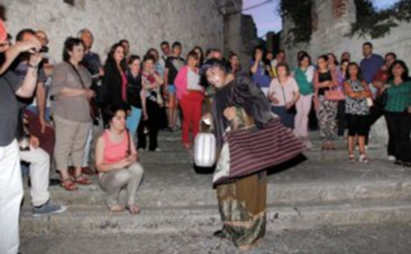 La Judería es una de las zonas del casco antiguo del municipio que recorren los visitantes en esta ruta teatralizada nocturna. /Nuria Pascual