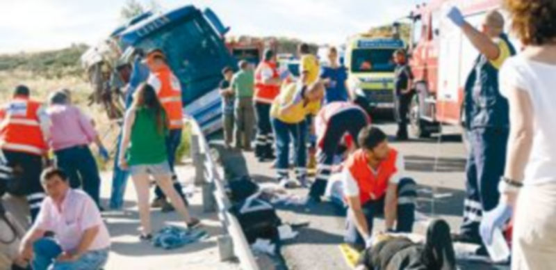 Luto en Ávila al salirse un autobús de la vía y provocar nueve muertos 1 Poco después de las nueve y cuarto de la mañana