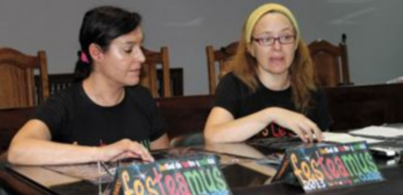 Caty Cuesta y Nuria Aguado durante la presentación del Festival en el salón de actos del Ayuntamiento./ Nuria Pascual