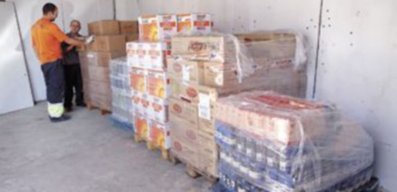 Interior del Centro Municipal de Alimentos donde se están recibiendo ya los productos que se darán. /Gabriel Gómez