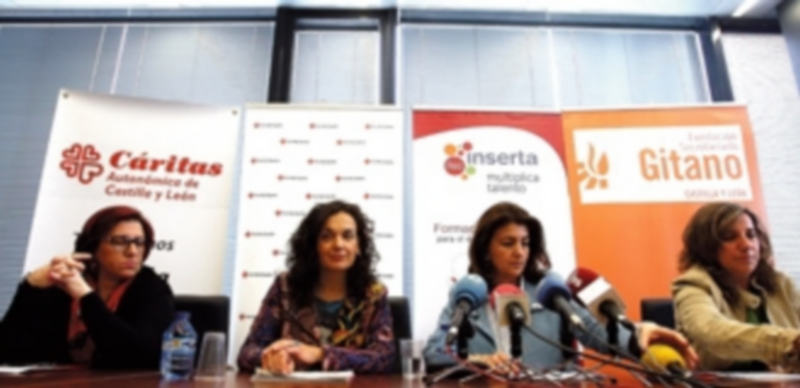 Casi 2.500 personas en riesgo de exclusión logran encontrar trabajo 1 Las representantes regionales de Cruz Roja y Fundación ONCE-FSC Inserta