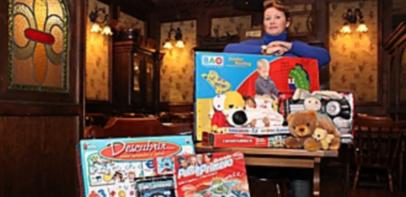 El sorteo de juguetes permitirá que haya más pequeños que puedan disfrutar de regalos estas Navidades. / Chantal Núñez