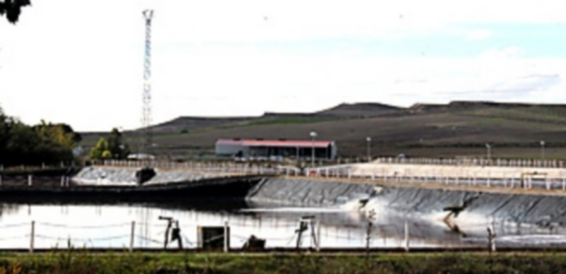 La espera de la licitación de la nueva EDAR mantiene una situación irregular con la empresa de servicio de aguas. / C. Núñez