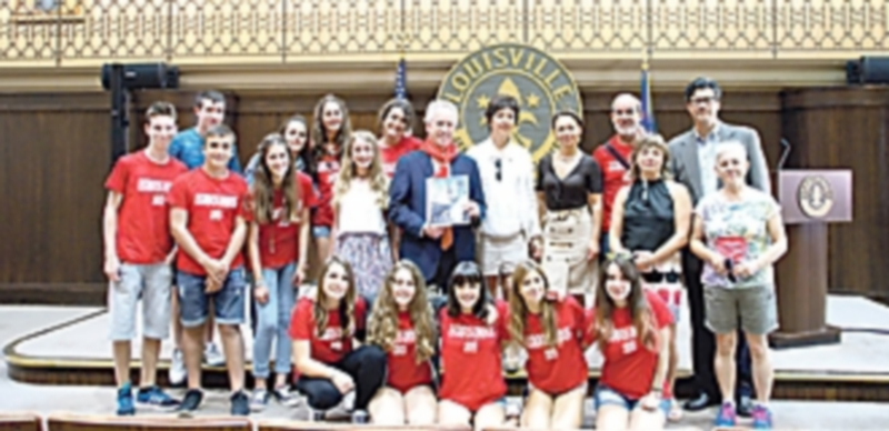 Los alumnos del Marqués de Lozoya valoran su intercambio con Kentucky 1 Alumnos del IES Marqués de Lozoya junto al alcalde de Louisville