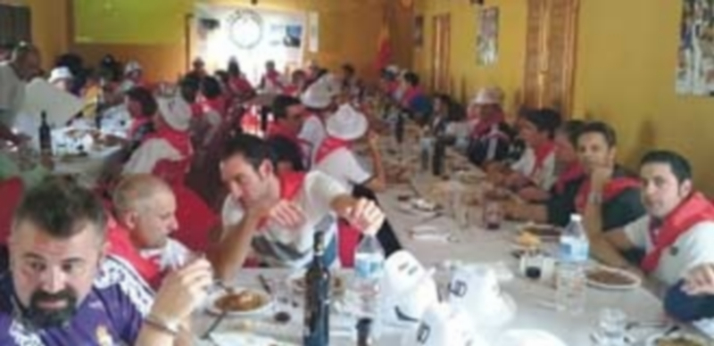 Los peñistas disfrutan de la celebración. / E.A.