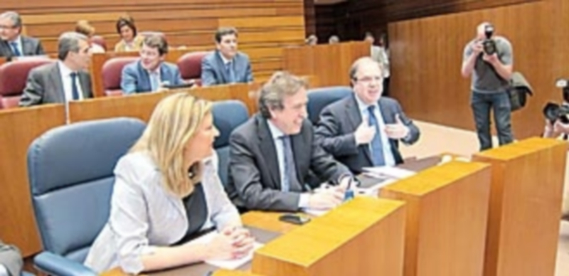 Herrera anuncia una reunión con los responsables de Lactalis en París 1 Herrera anunció una reunión “casi” al máximo nivel en París para abordar la situación de Lauki durante el Pleno Autonómico. / Europa Press