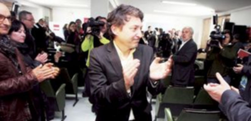 Folgueral se atrinchera en la Alcaldía y opta por dejar el PSOE 1 Folgueral recibe el apoyo y el cariño de los socialistas del Bierzo después de anunciar que abandona la formación. / C. S. (Ical)