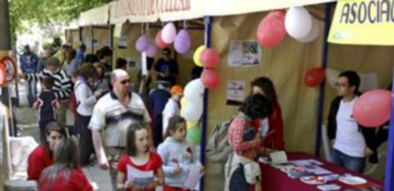 Los Paseos de San Francisco y su entorno acogen cada año la Feria de la Juventud. / Gabriel Gómez