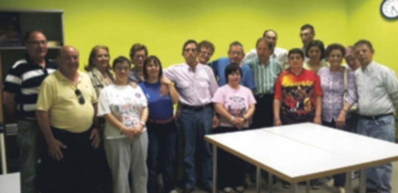 Voluntarios del Centro de Día con los usuarios de Apadefim-Fundación Personas en la última sesión del taller./ E. A.