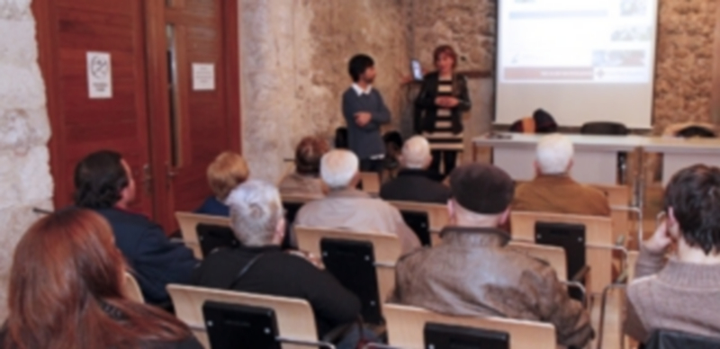 La coordinadora provincial y el delegado local durante su intervención en el encuentro. / Gabriel Gómez