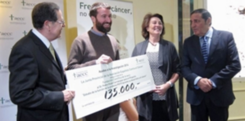 AECC considera una responsabilidad invertir en investigación en España 1 El doctor .Pedro Vizán recibe la beca de 135.000 euros de la Asociación Española contra el Cáncer de Valladolid para desarrollar su investigación / Europa Press
