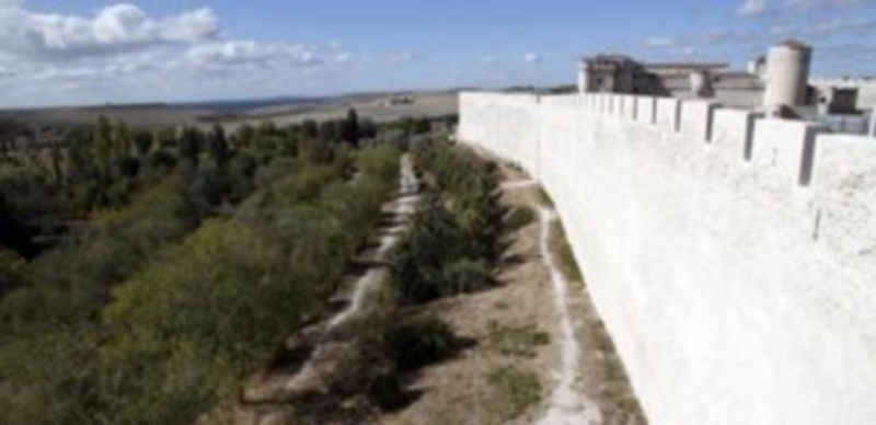 En la zona de la Huerta del Duque se acondicionará un paseo junto a la muralla./Gabriel Gómez