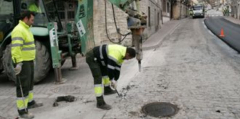 Trabajos de asfaltado desarrollados en la avenida Camilo José Cela / Gabriel Gómez