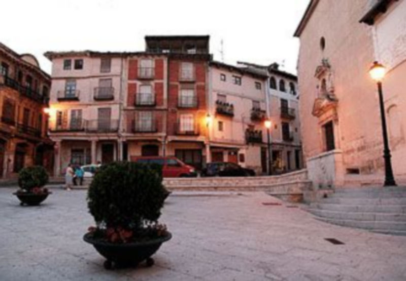 Estado actual de la Plaza Mayor de la villa cuyos edificios acondicionará el ARI./GABRIEL GÓMEZ
