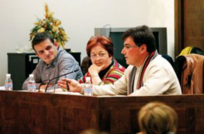 Ediles socialistas durante el desarrollo de una sesión plenaria./GABRIEL GÓMEZ