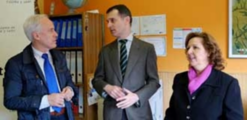 La Junta impulsará el retorno de los emigrantes residentes fuera del país 1 El secretario general de la Consejería de la Presidencia