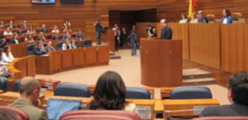 El PSOE pide explicar el descenso de personas dependientes atendidas 1 Los socialistas piden una comparecencia del PP en las Cortes de la región. / E.P.